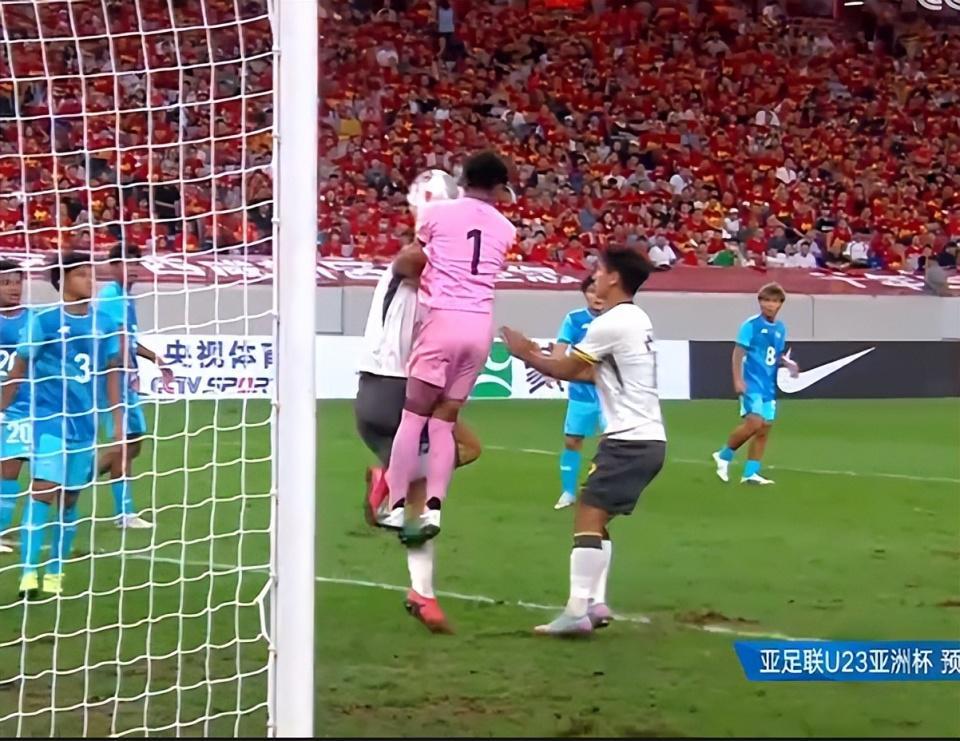 “重庆球王”成笑柄：2场0球，踢业余队都费劲，他已被王钰栋完爆